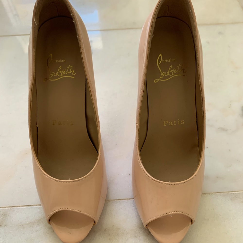 Red bottoms. Nude pink, peep toe pumps. 39- fits like an 8